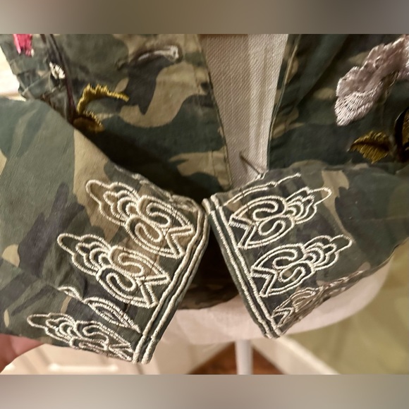 EUC Love Stitch Lined Camouflage Jacket/Blazer with embroidered design. Sz Small - Picture 9 of 16